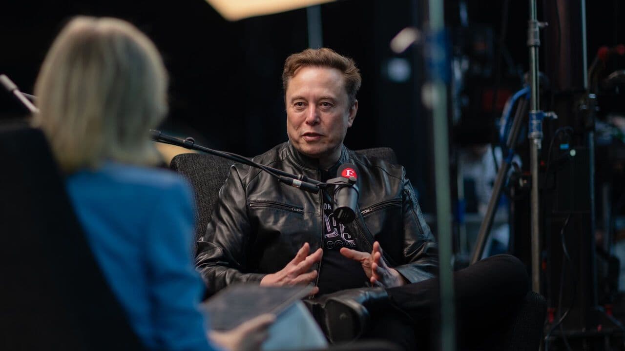 Portada de Elon Musk: The Visionary Behind Tesla and SpaceX